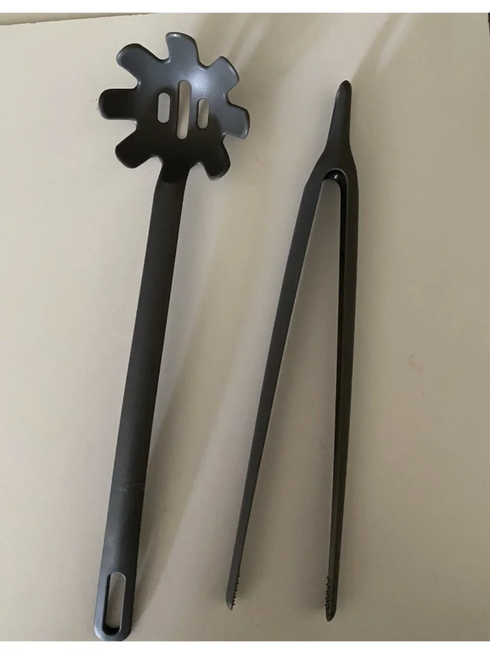 Ikea Set Grey Plastic Cooking Utensils Lot of 2 Tongs And Pasta Spoon Claw Lift